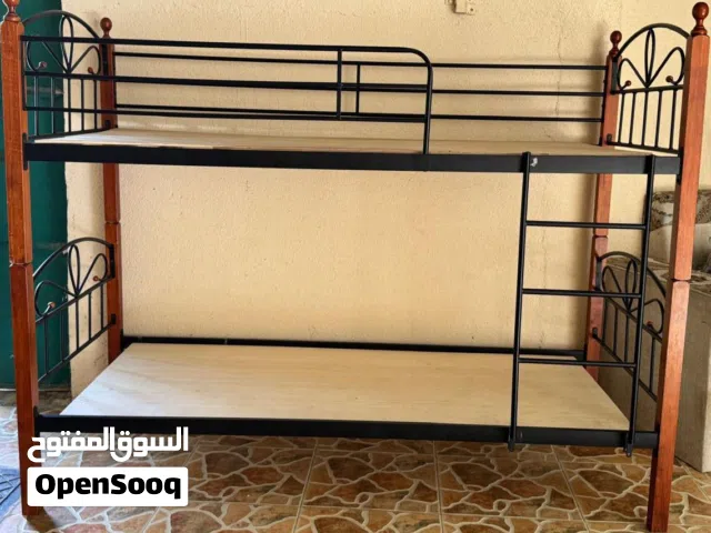 سرير مستعمل وبحاله ممتازه جدا للبيع