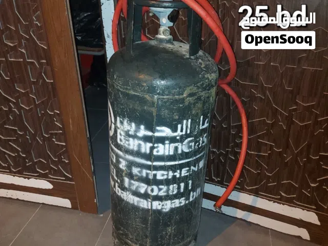 For sale: Full gas cylinder with regulator and hose included. Price: 25 dinars