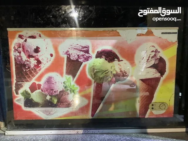 فريزه بوظه واجهة محل الامنيوه عدد2 وسقف مستعار للبيع المستعجل وبحالة ممتازه كلون