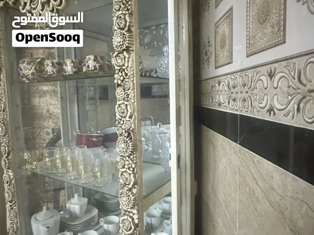 فاترينة خزانة زجاجية