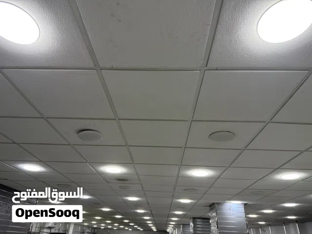 طابق مجهز بالكامل مساحة 700 متر موجود داخل مول ملابس
