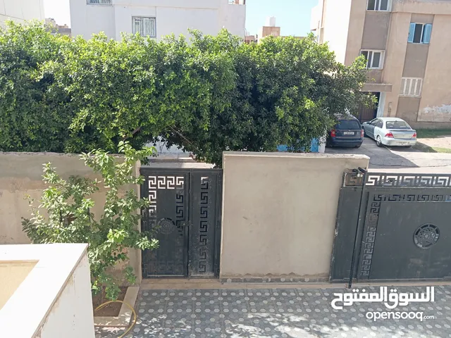250 m2 3 Bedrooms Townhouse for Sale in Tripoli Janzour