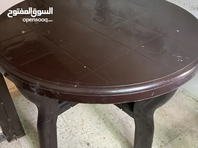 طاولة بحالة ممتازة