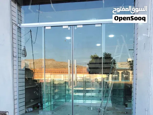 معلم تركيب كافه اعمال الزجاج والديكور ابواب وتجهيز محلات ومنازل