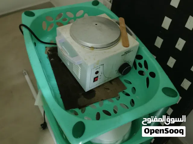 معدات صالون تجميل نسائي بحاله جيده للبيع