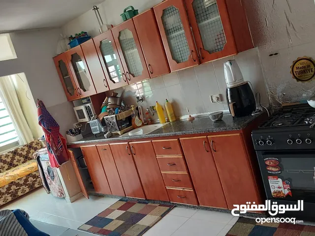 شقة للإيجار – طابق أرضي بمدخل خاص وموقف سيارة