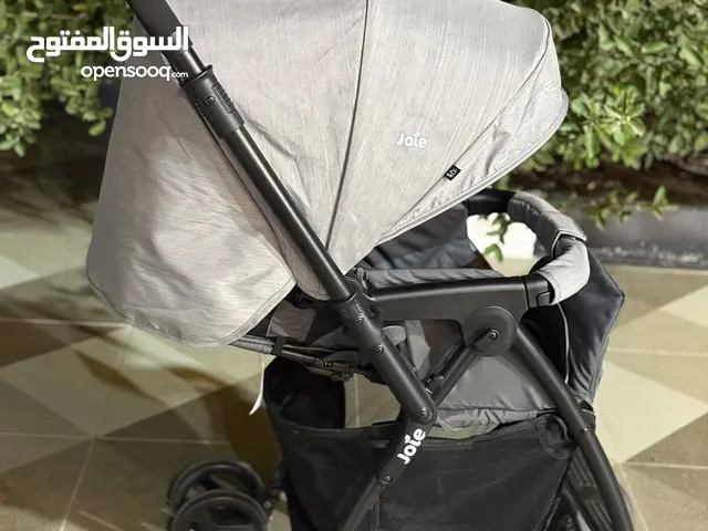 عربة أطفال من ماركة Joie