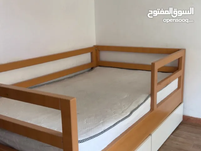 للبيع سرير اطفال بحاله ممتازه