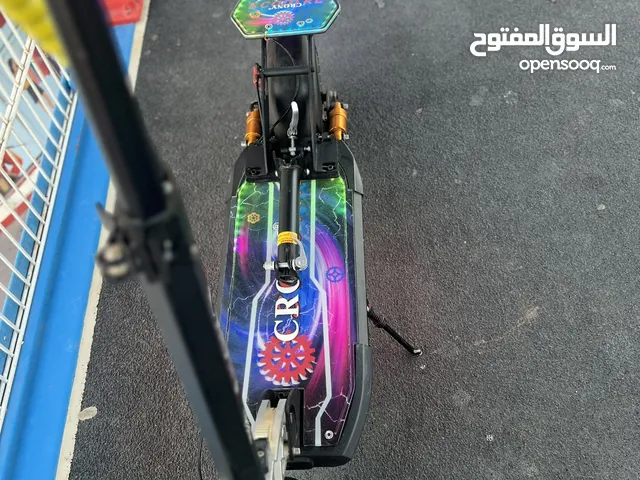 اسكوتر كهربائي مستعمل بحاله الجديد للبيع بغرض السفر يوجد به جهاز انظار و الريموت و الكرسي الاصلي الج