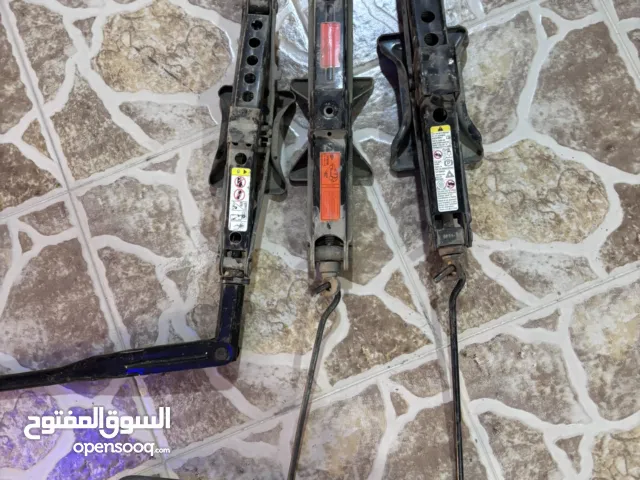 للبيع اغراض تنزيل وترفيع السياره ( الجيك )