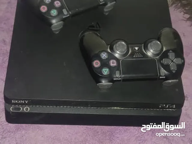 ps4 مع قبضتين وسيديgta 5