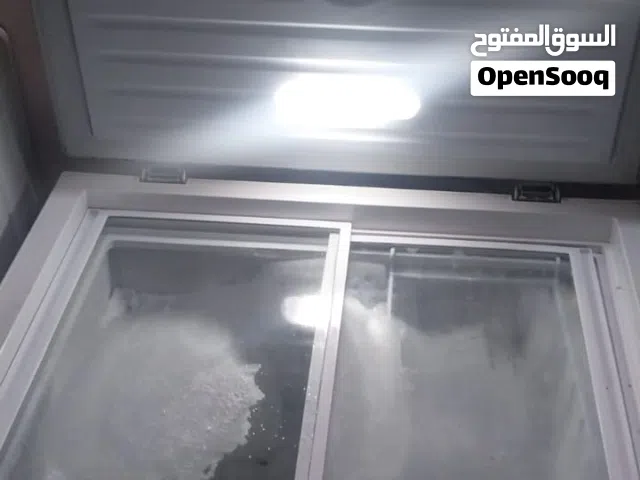مجمدة DENKA 5 قدم (142 لتر) بحالة ممتازة تبريد قوي، صنع للمناطق الحارة، نظيفة جداً وشغالة بكفاءة