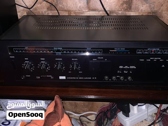مضخم صوت ماركة سانسوي اليابانية SANSUI A9 لون اسود تب نظافه مع سماعتين