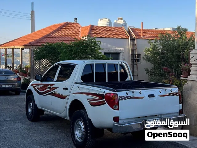 2009 ميتسوبيشي L200 Standard