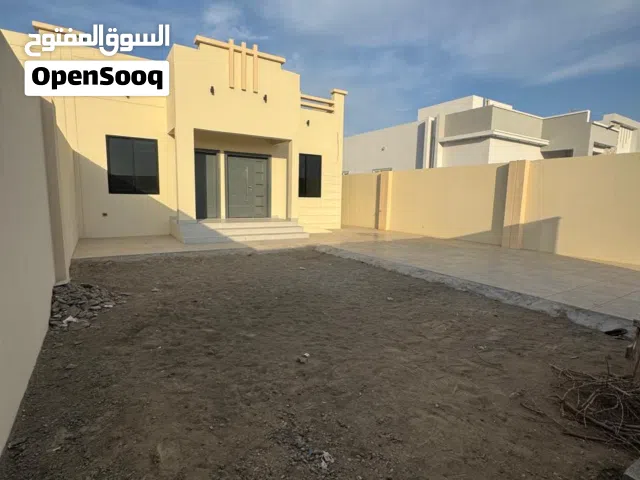 150 m2 2 Bedrooms Villa for Rent in Al Batinah Sohar