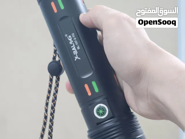 مصباح ضوئي (كشاف) استخدام يومين فقط، مثل الجديد، ويلمع لمع