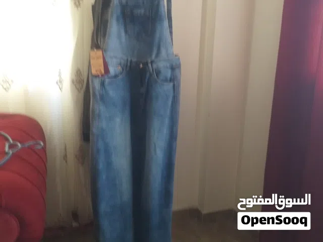 للبيع تنورة جينز بصدر شيال ثقيلة وجديدة كرتهاعليهامقاس  m مديوم