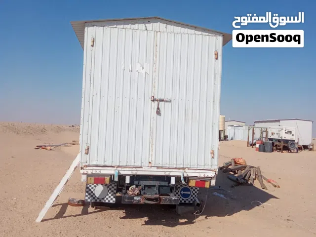 للبيع بدي هاف لوري مقفل كامل و مجهزه بقاله