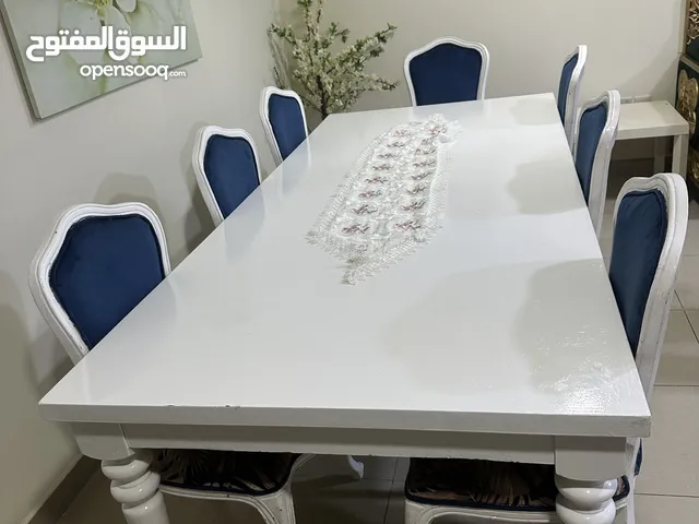 للبيع طاولة كتيير نضيفه بسعر حلو مقبول