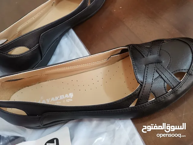 حذاء نسائي جديد للبيع من تركيا لون اسود نمرة 38 بيجنن طبي وانيق وحلو ومرتب
