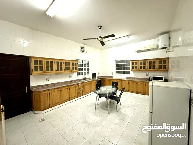 130 m2 1 Bedroom Apartments for Rent in Muscat Ghubrah