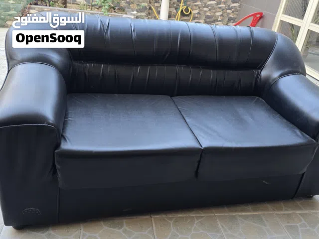 طقم كنب أسود، كنبة فردية وكنبة ثنائية