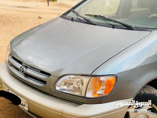 Used Toyota Sienna in Nalut