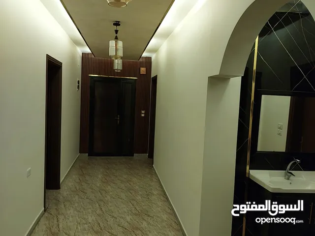 165 m2 2 Bedrooms Apartments for Rent in Mafraq Al-Hay Al-Hashmi
