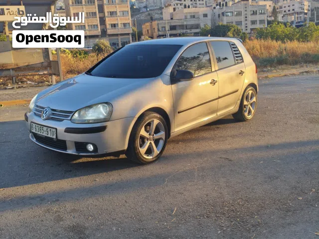 جولف 1600 بنزين 6 غيار جير عادي بحالة الوكالة