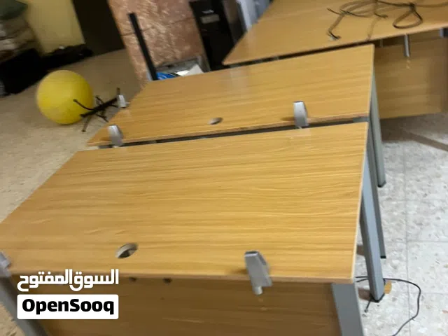 مكاتب موظفين مستعملة بحالة الجديد