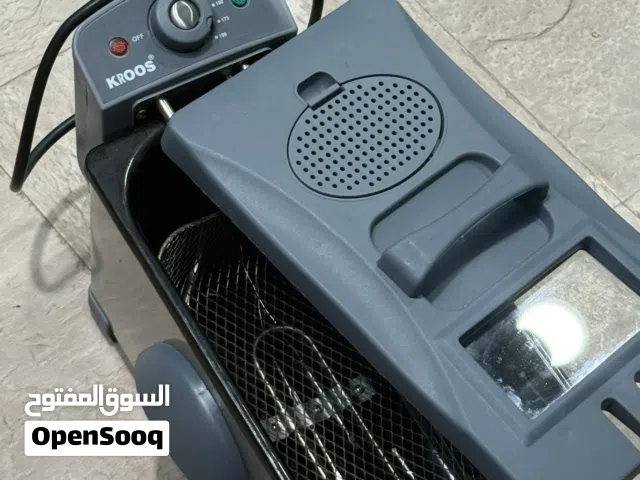 قلاية كهربائية KROOS نظيفة جدًا للبيع استخدام خفيف