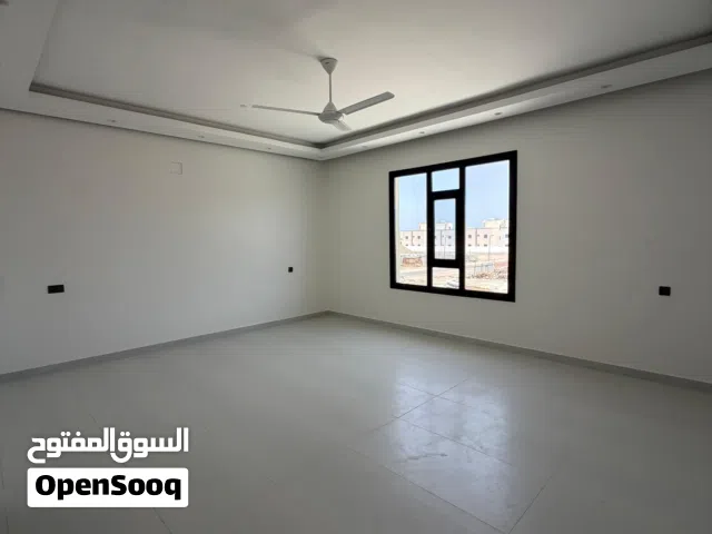 توين فيلا في الصومحان جنوب يتكون من 5 غرف مساحه البناء  275 مساحه الأرض 300 بسعر 56الف