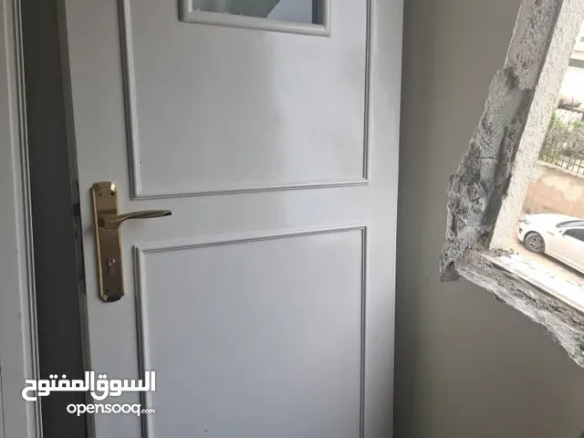 أبواب مستعلمه بالأقفاص
