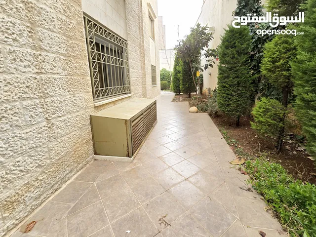 دير غبار شقة طابقية مع حديقة واسعة للإيجار الفارغ السنوي
