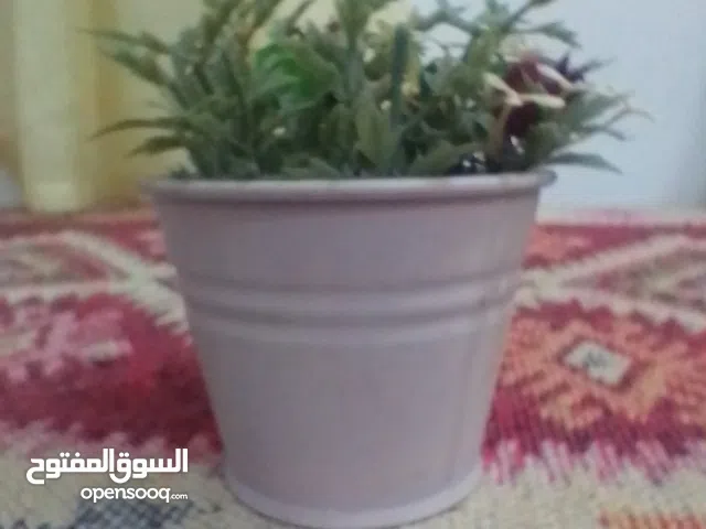 زهور صناعية بالوان واشكال مختلفة
