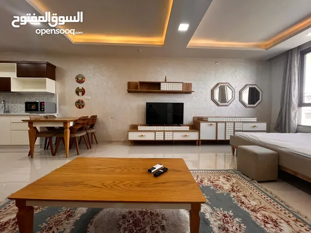 استوديو مفروش قرب من وسط البلد 700$