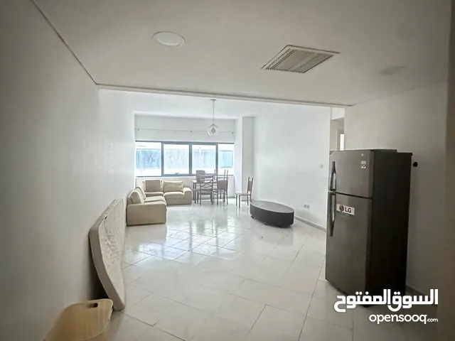 شقة غرفة وصالة سنوي بمنطقة النباعة الدفعات 4 دفعات التكييف علي المالك قريب من اللولوه