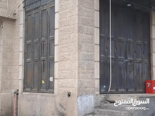 محلات تجارية باب او بابين + شقة للبيع 120 متر