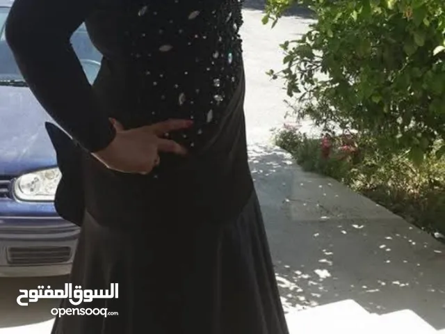فستيان أسود ثقيل