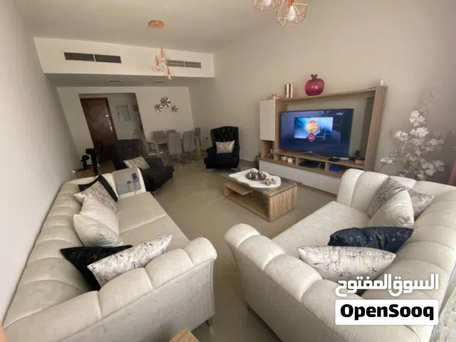 طقم كنب 7 اشخاص وطاولة وسط ومجموعة تلفاز