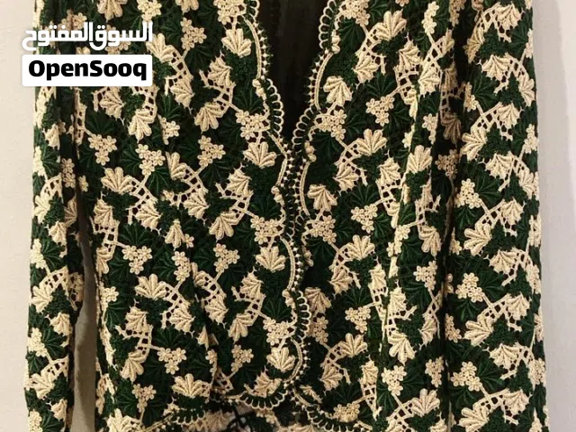 تصفية ملابس أنيقة بحالة ممتازة