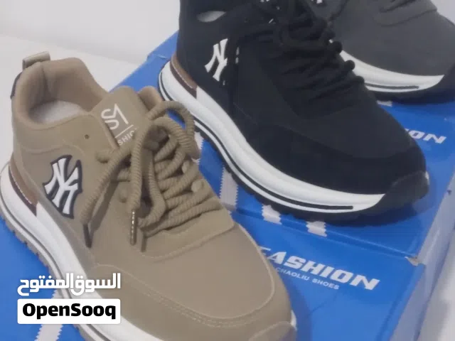 أحذية شبابية أنيقة ومريحة – مقاسات من 40 إلى 44