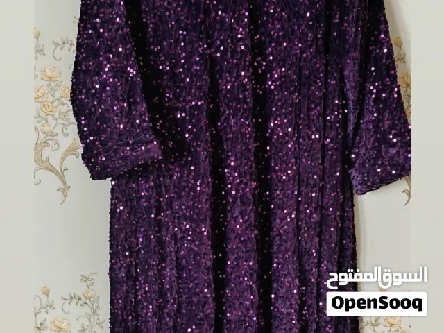 فستان مع حقيبه