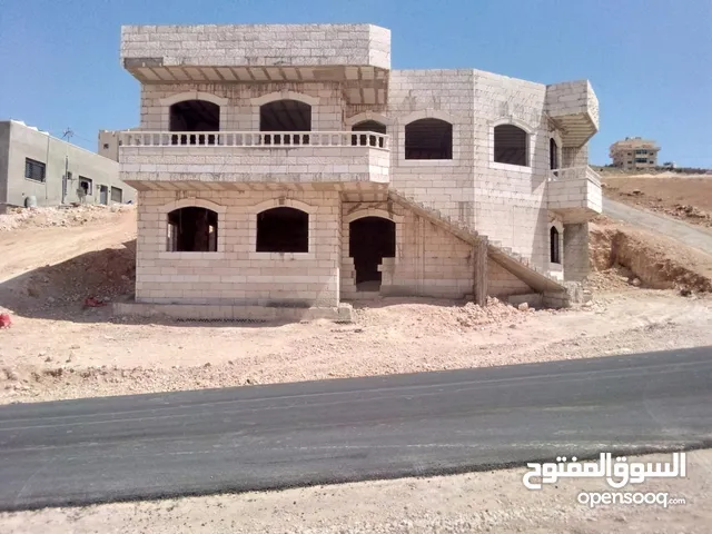 310 m2 3 Bedrooms Townhouse for Sale in Zarqa Graiba