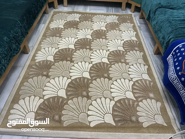 سجادة للبيع بحالة ممتازة