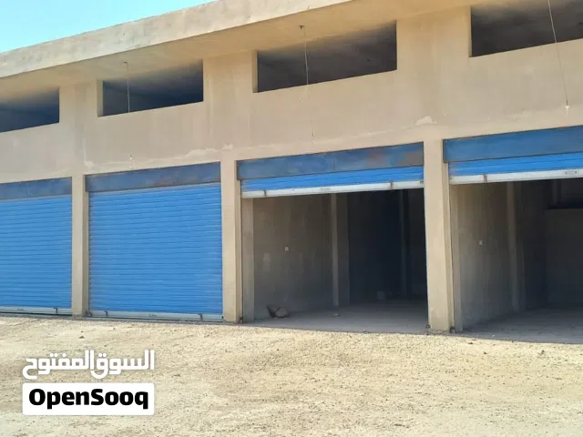 مخازن ومستودعات للإيجار عدد 3 مساحه كل مخزن 8*4 متر   32 متر -اتوستراد الزرقاء بعد مثلث الحديد