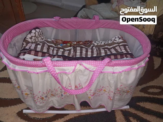 تخت بيبي صغير للبيع