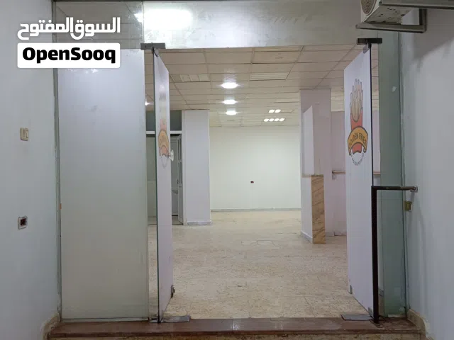 صالة 200 متر مربع  للايجار