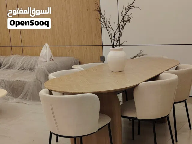 انا نجار موبيليا ودكورات ومطابخ وأبواب وجميع كل ما يخص الأخشاب العمل بي دقه ع حسب التصميم