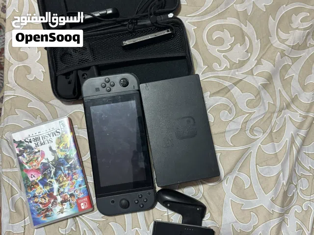 بلاي ستيشن 4 مع اجهزتها ونتيندو مستعمله للبيع استخدام خفيف مع جميع ملحقاتهن والشنط